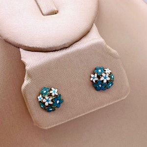 EUC 14k Yellow Gold Domed Enamel Flower Earrings